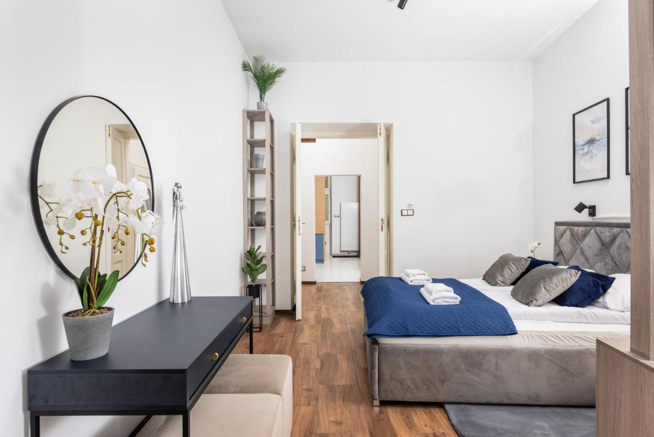 Premium Splendid Old Town Suites - By Upstairs Krakau Exterior foto
