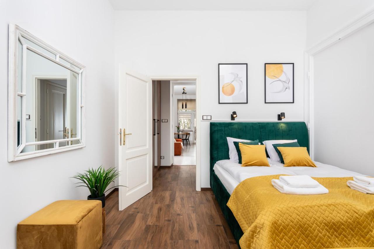 Premium Splendid Old Town Suites - By Upstairs Krakau Exterior foto